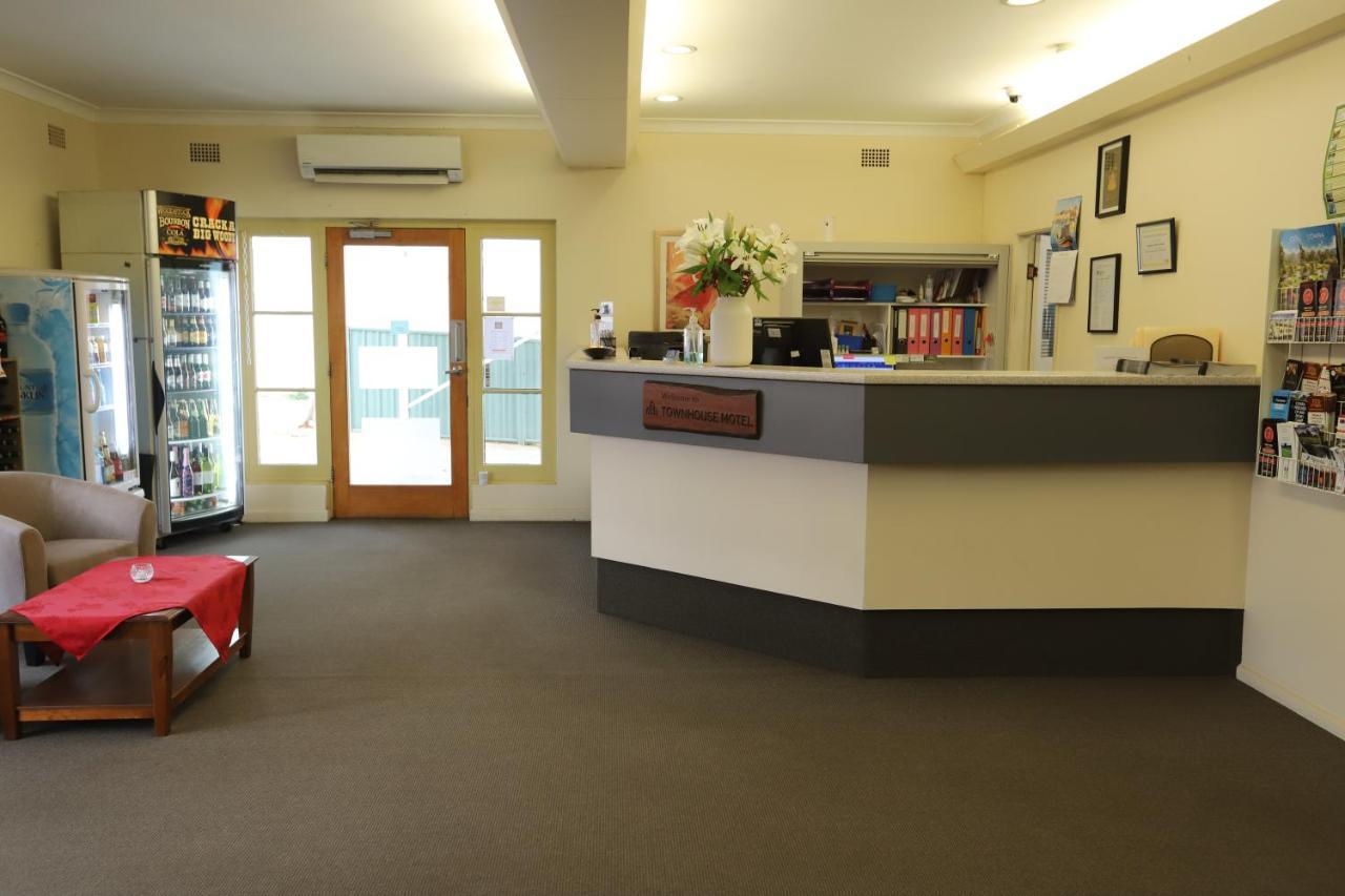 Townhouse Motel Cowra Exterior foto