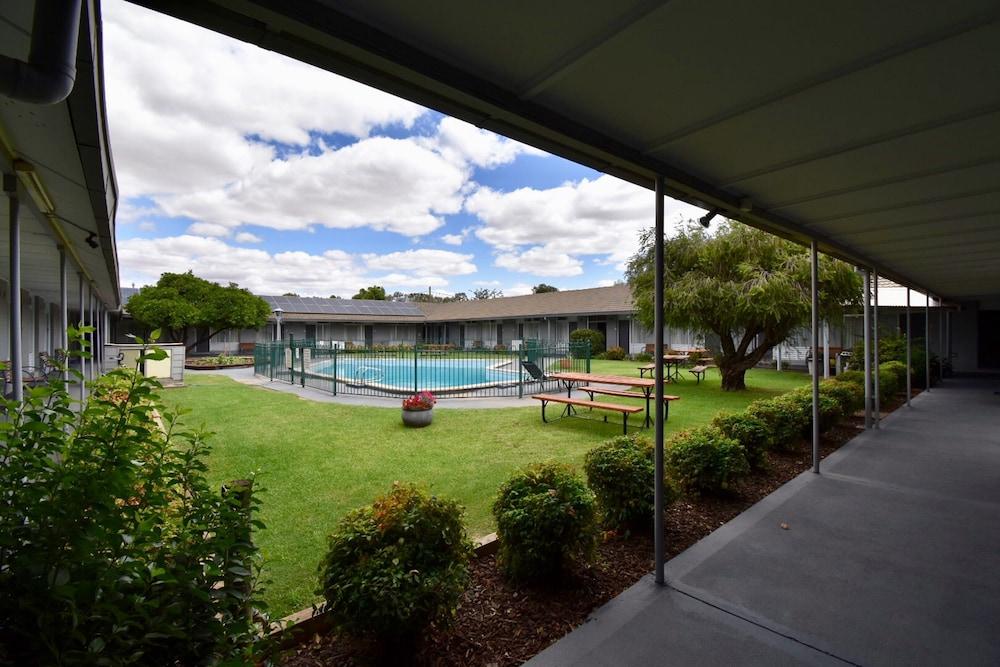 Townhouse Motel Cowra Exterior foto