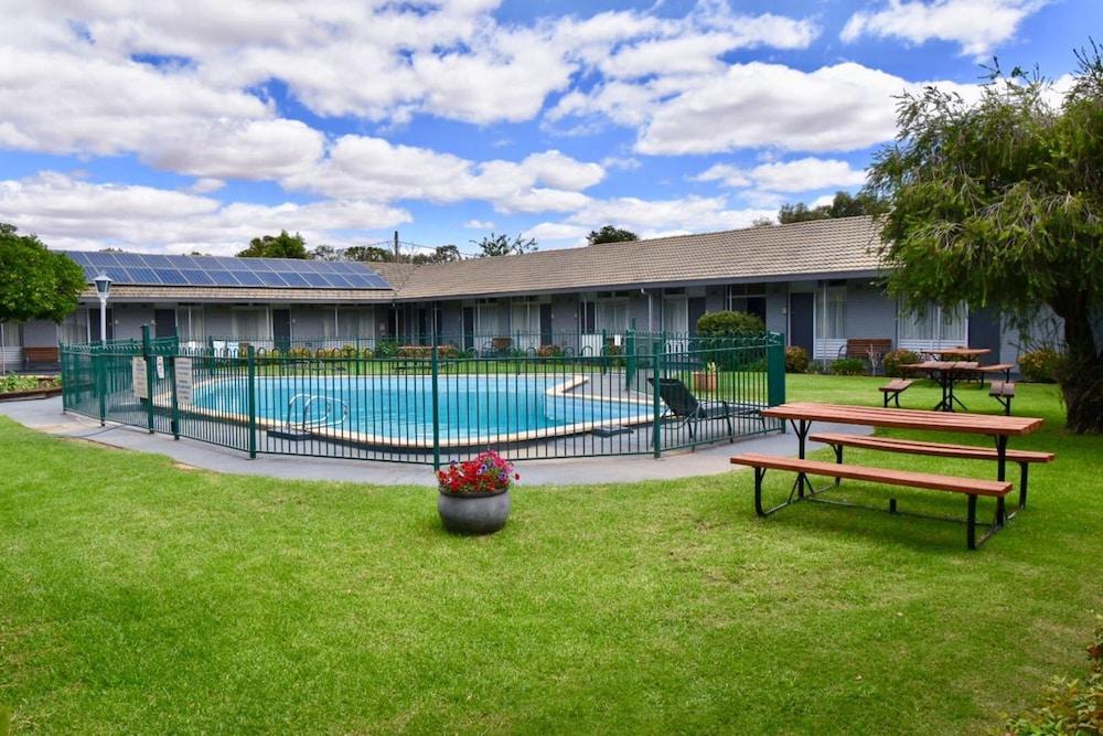 Townhouse Motel Cowra Exterior foto