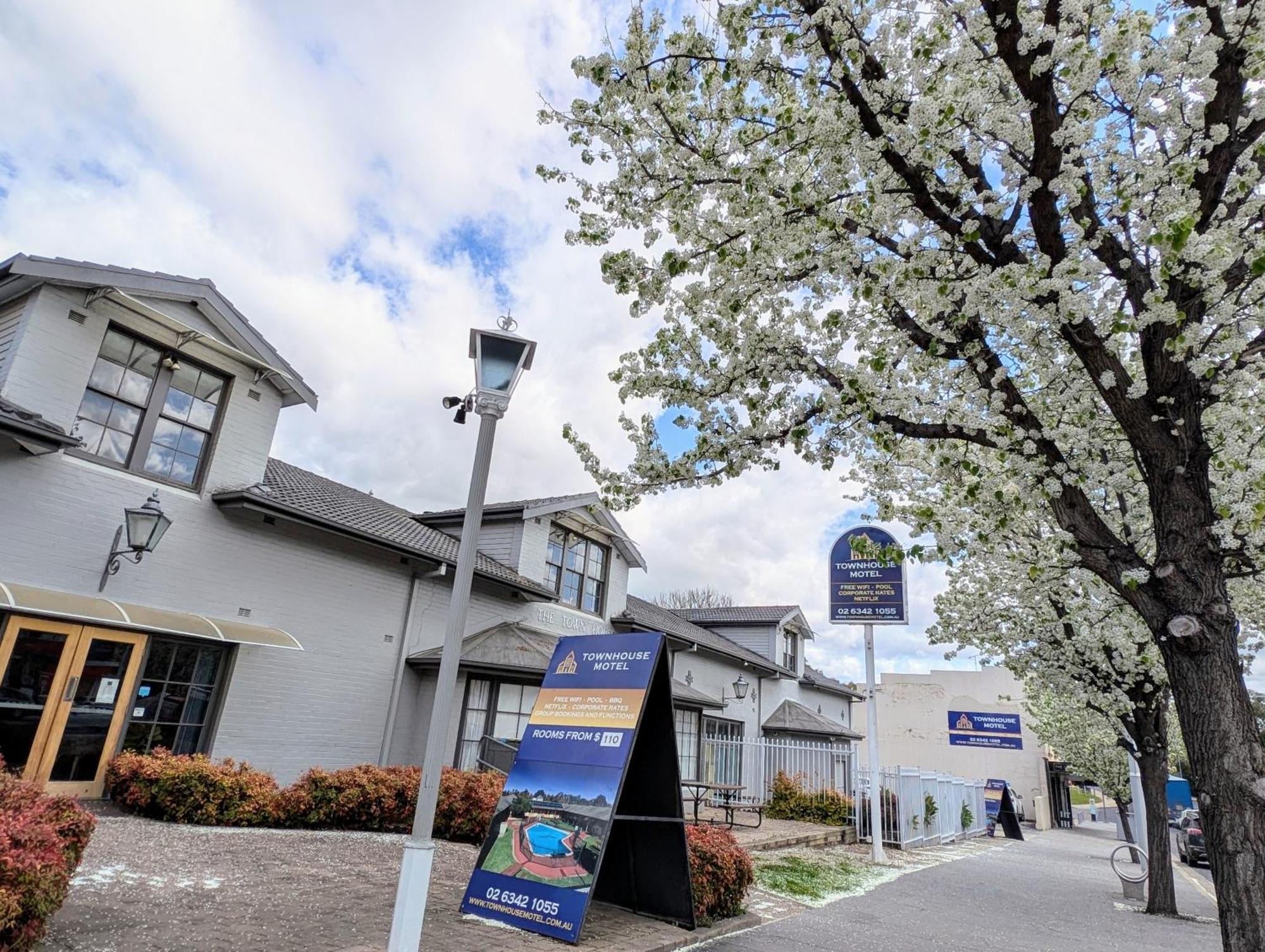 Townhouse Motel Cowra Exterior foto