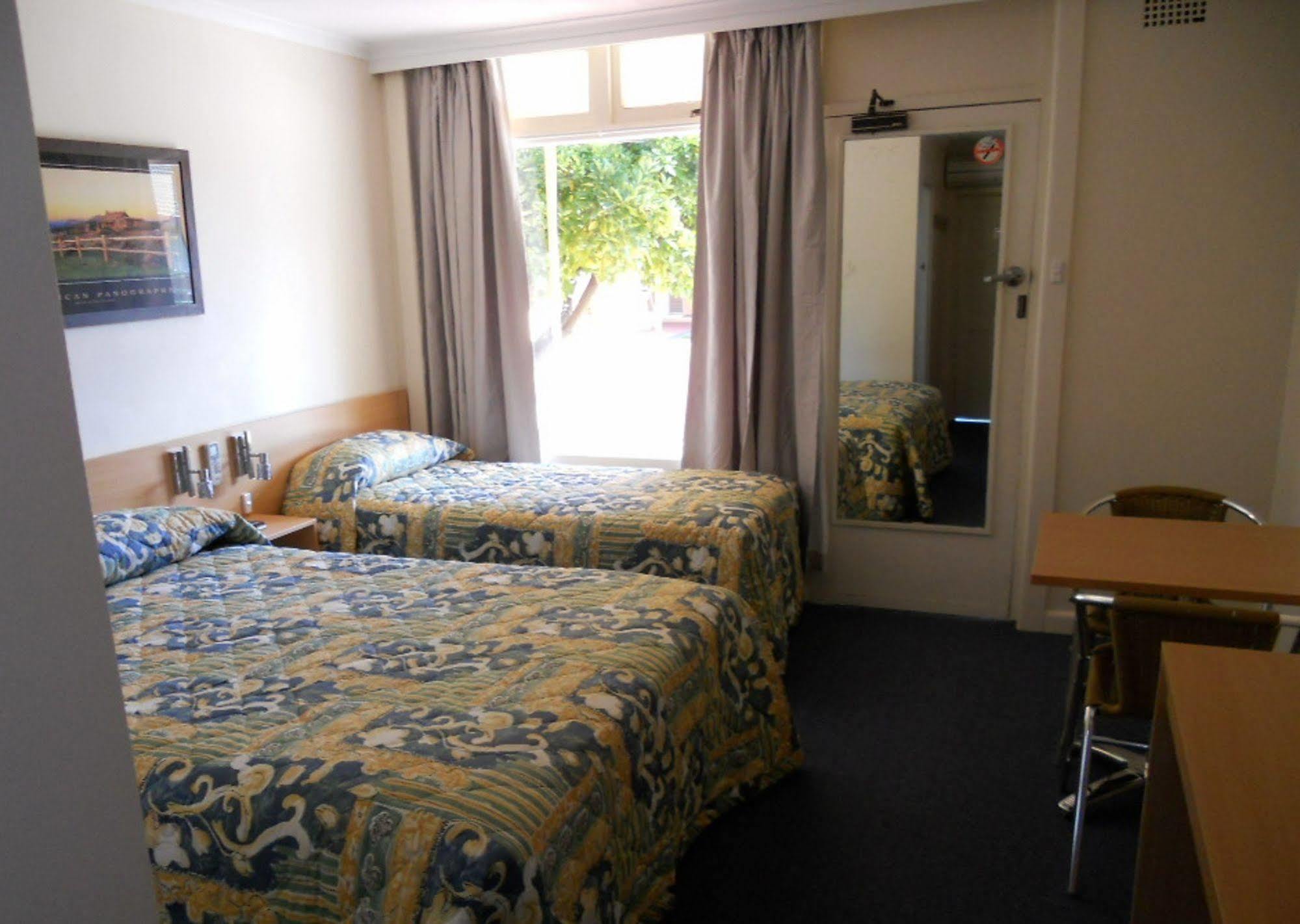Townhouse Motel Cowra Exterior foto