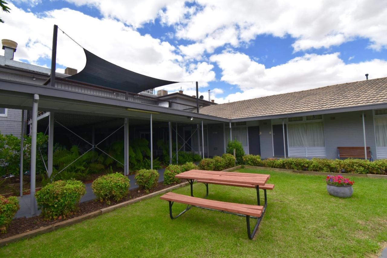 Townhouse Motel Cowra Exterior foto