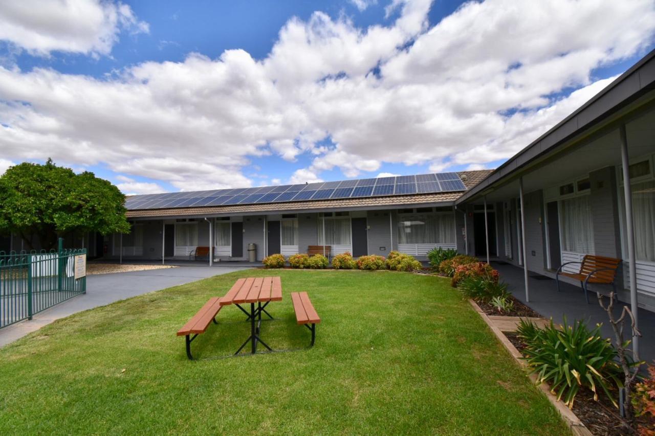 Townhouse Motel Cowra Exterior foto