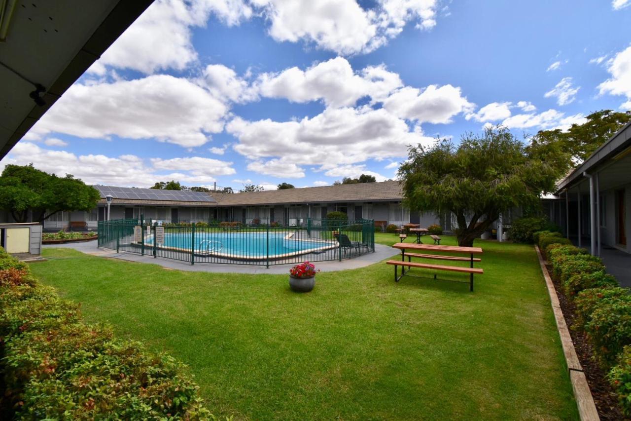 Townhouse Motel Cowra Exterior foto